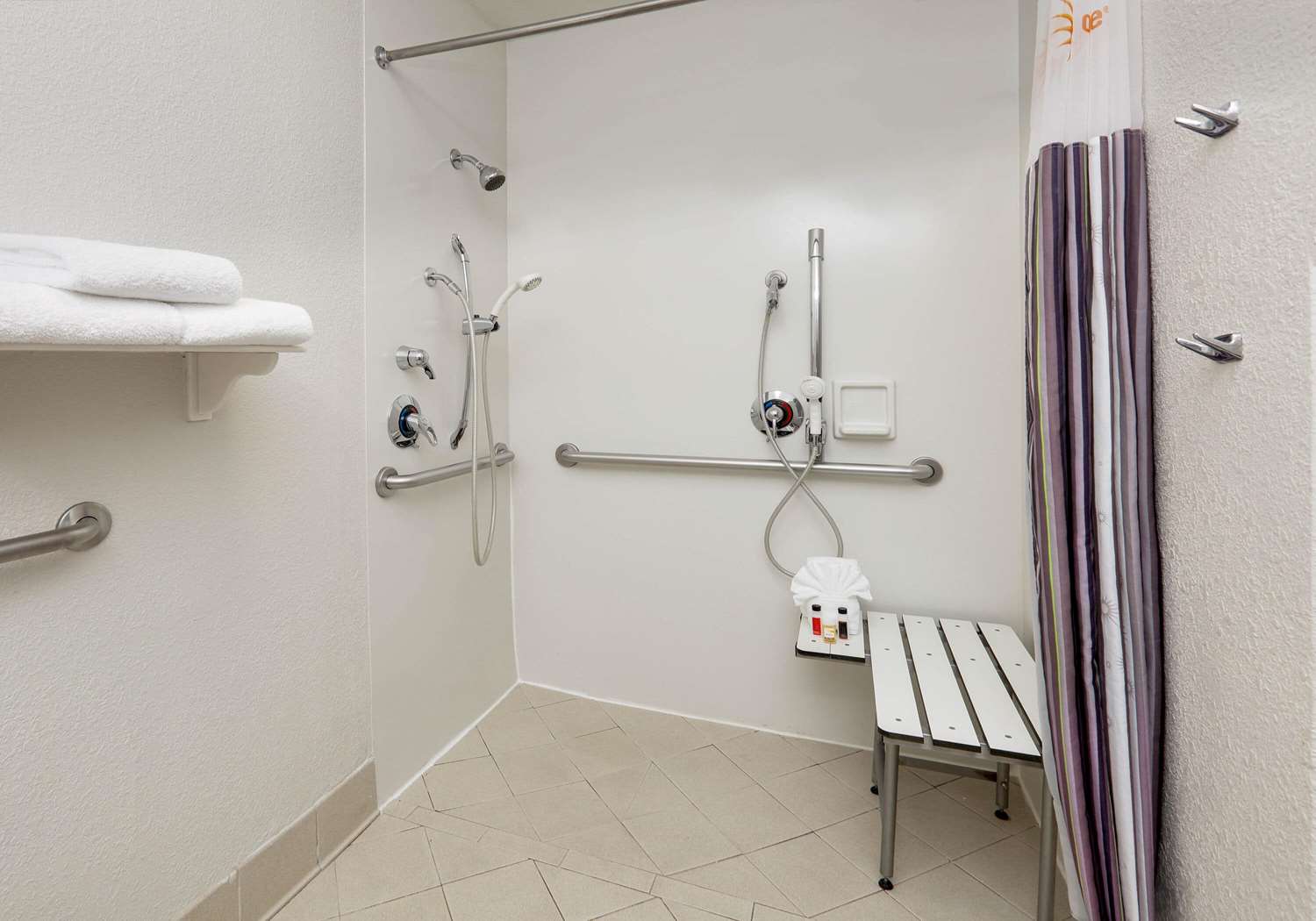 La Quinta Inn Suites Dallas North Central 48/48