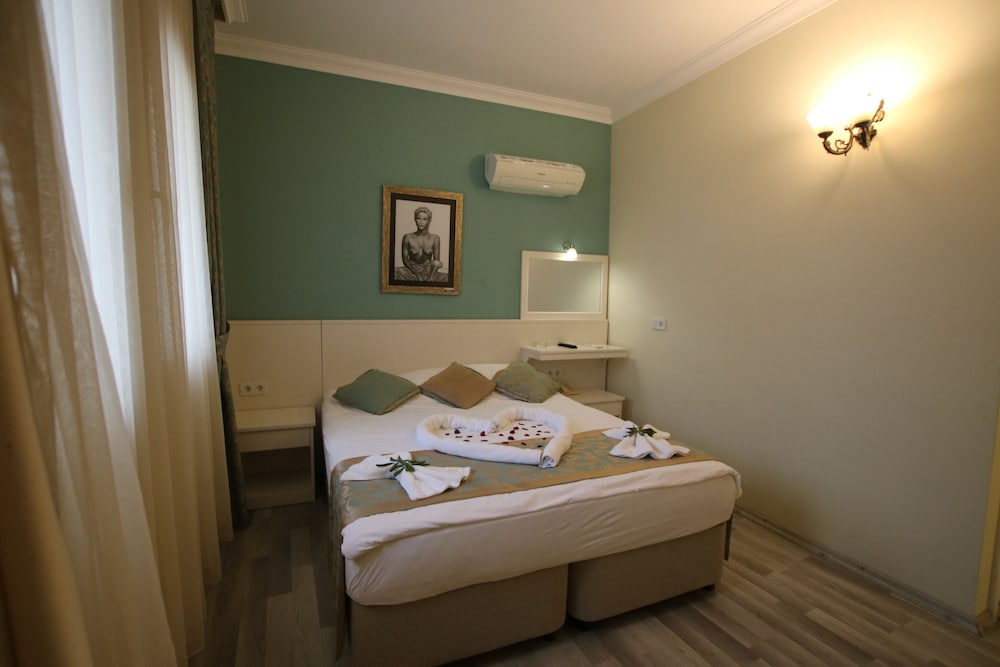 Artemis Hotel 55/69