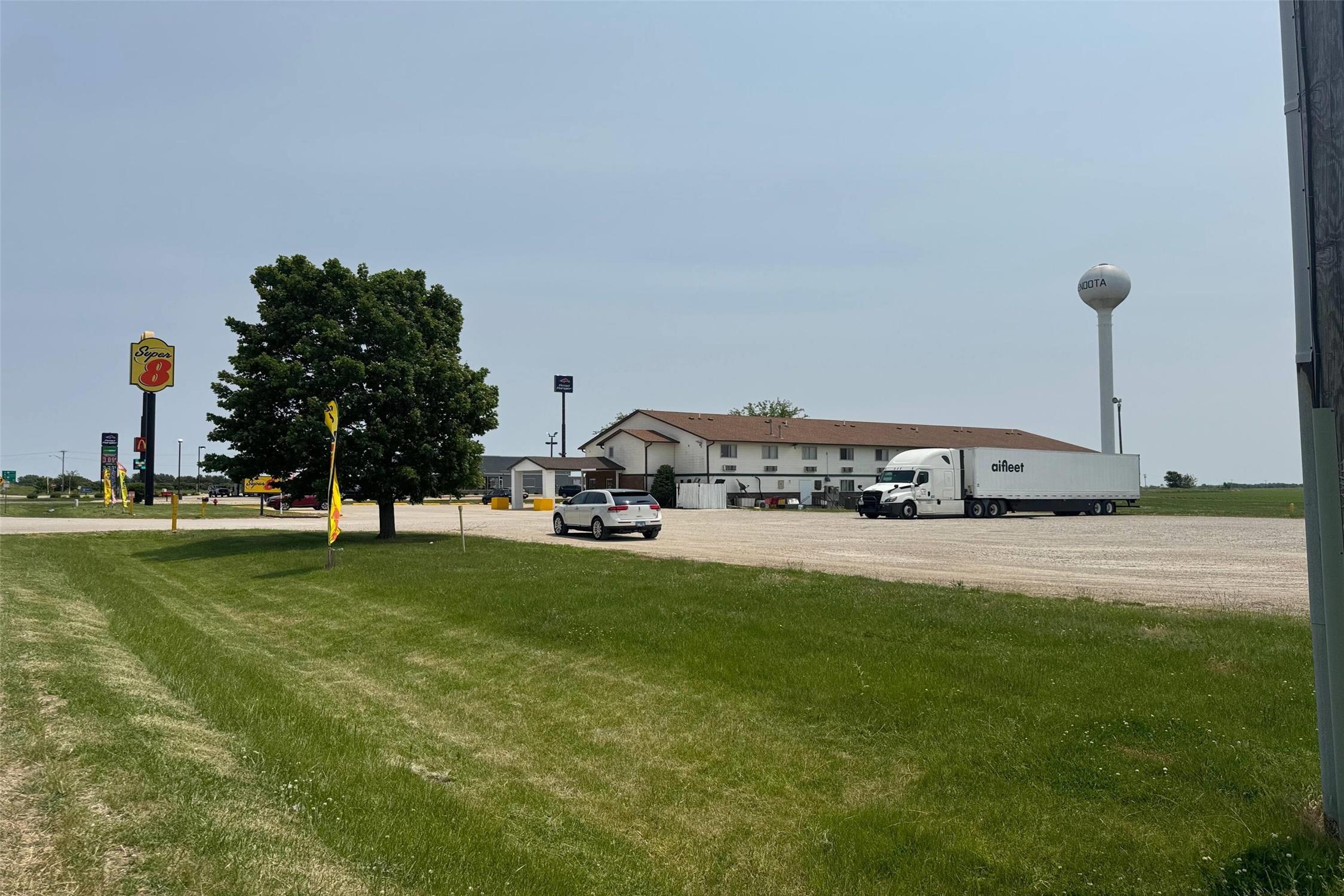 Super 8 By Wyndham Mendota 13/16