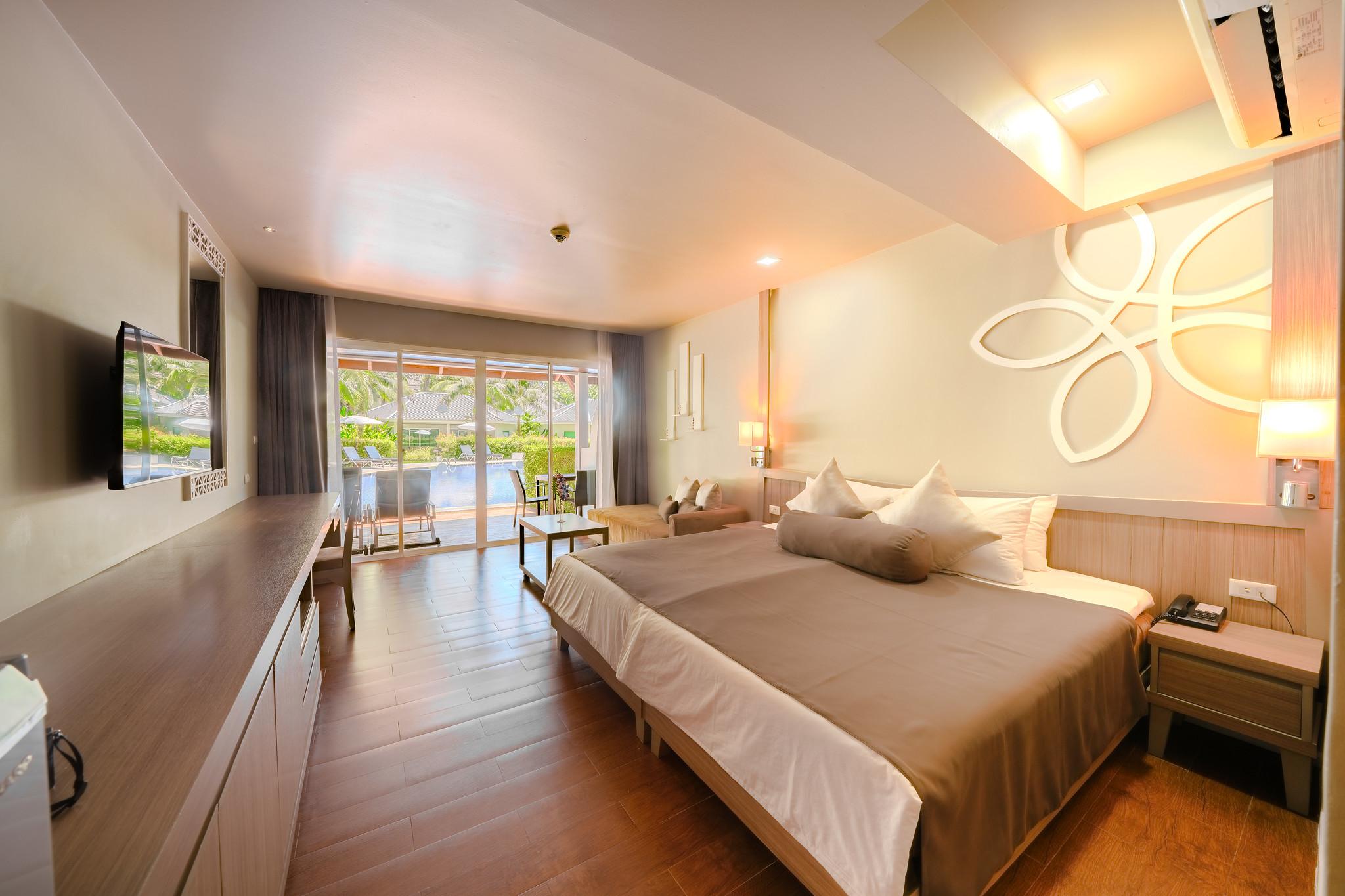 Deluxe Pool Access Room Single Adults Only