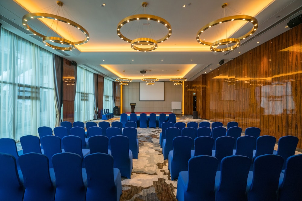 Forest City Marina Hotel 52/66