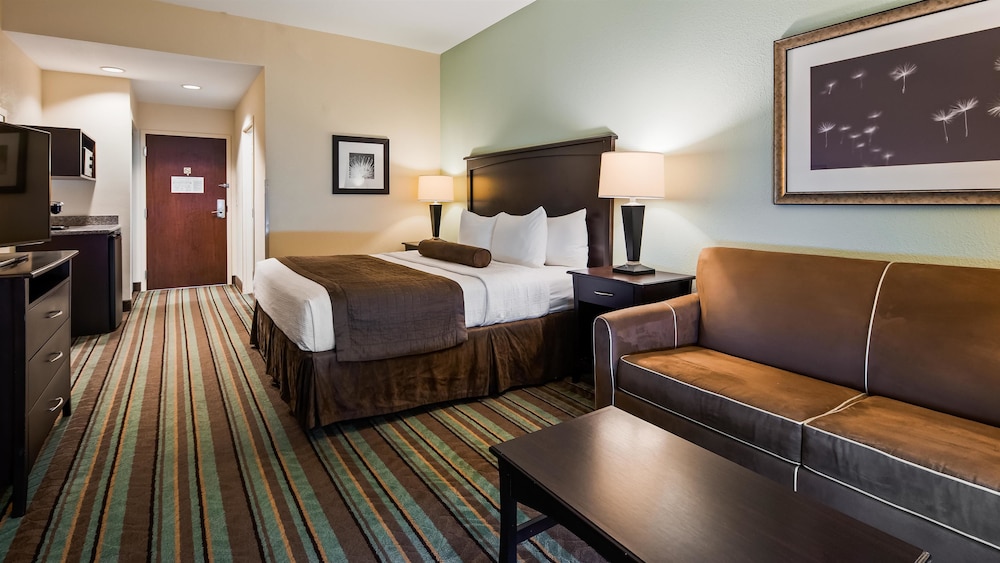Best Western Plus Chain of Lakes Inn & Suites 12/32