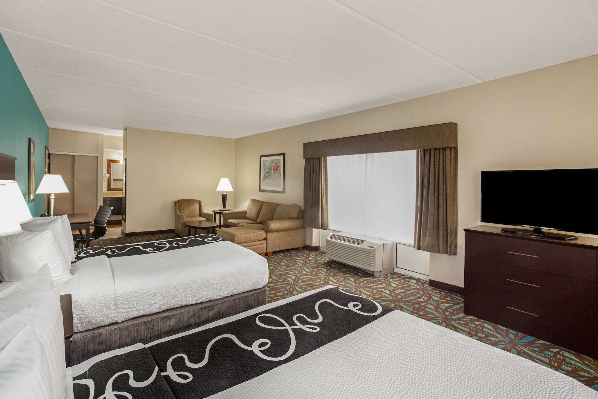 SUITE, MULTIPLE BEDS, ACCESSIBLE