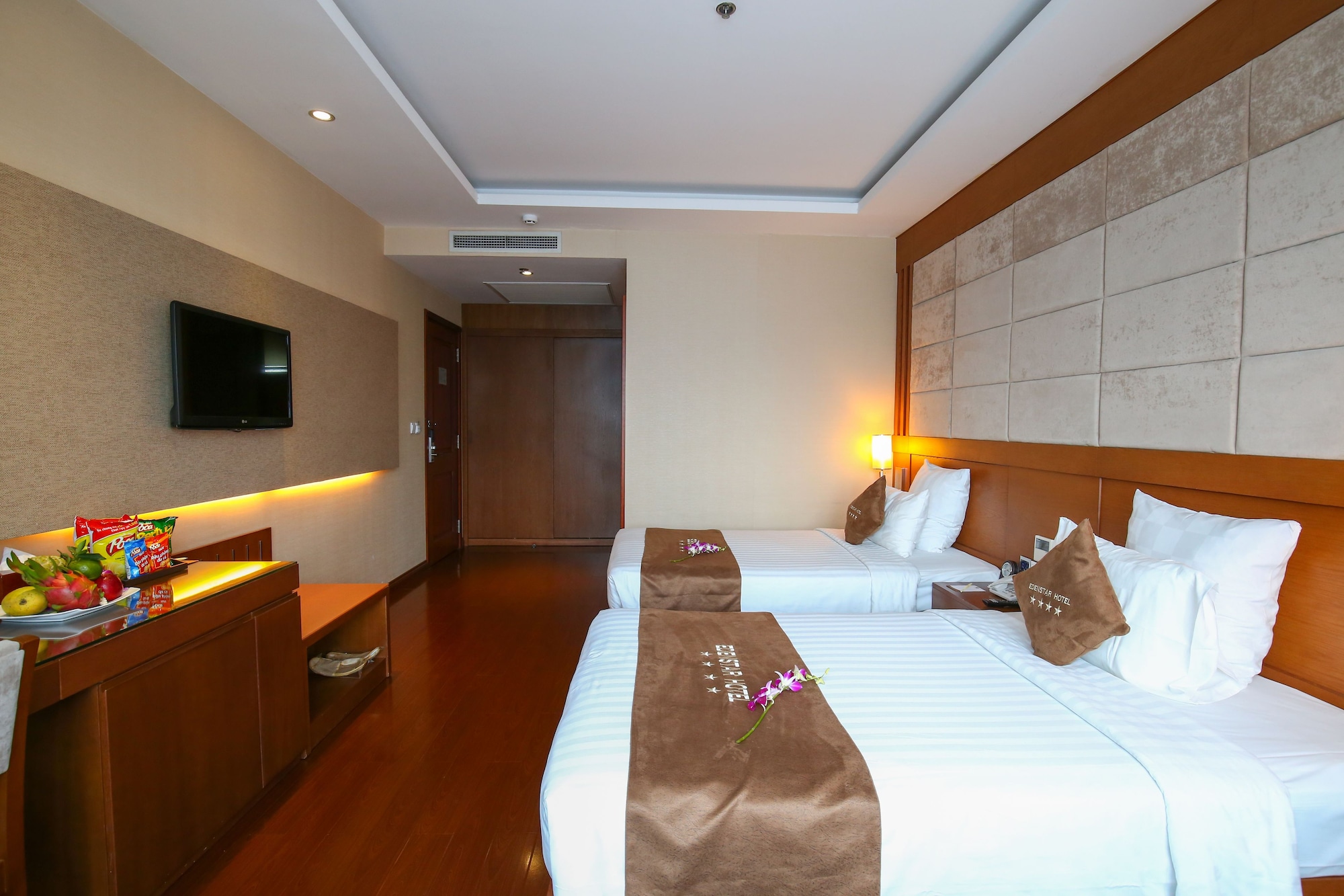 DELUXE, DOUBLE BED