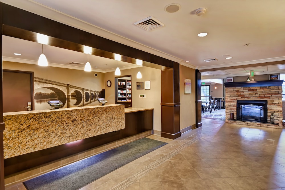 Staybridge Suites Madison-East 10/52
