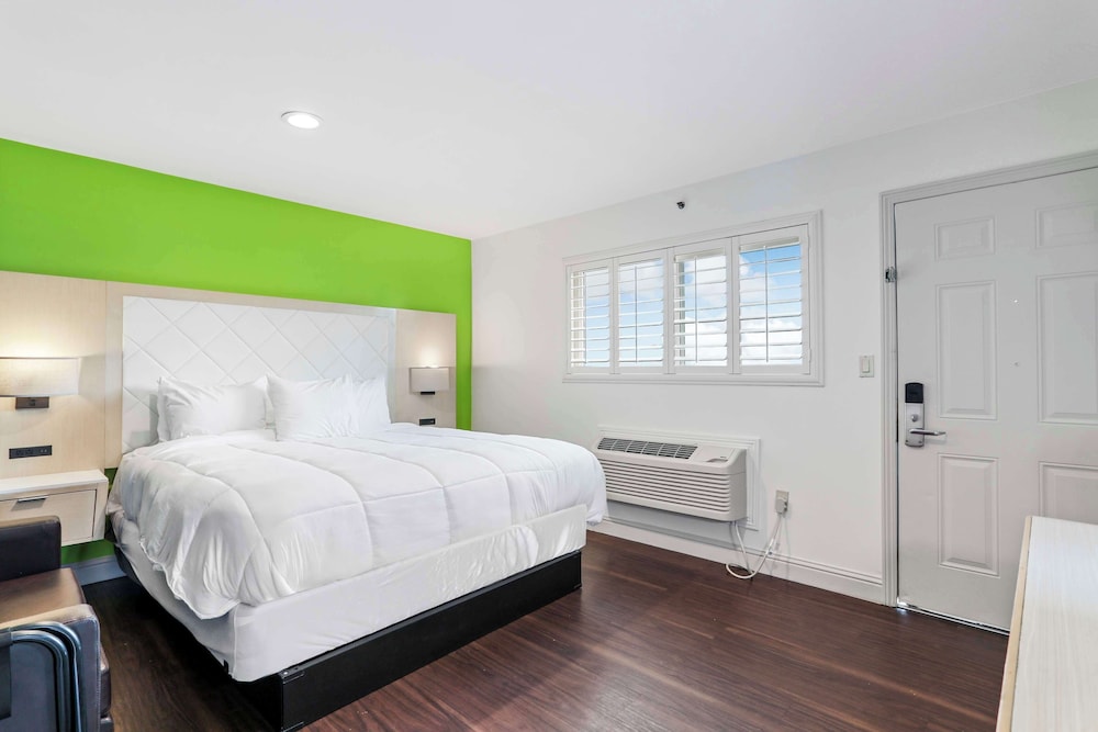 Signature Inn Berkeley 15/50