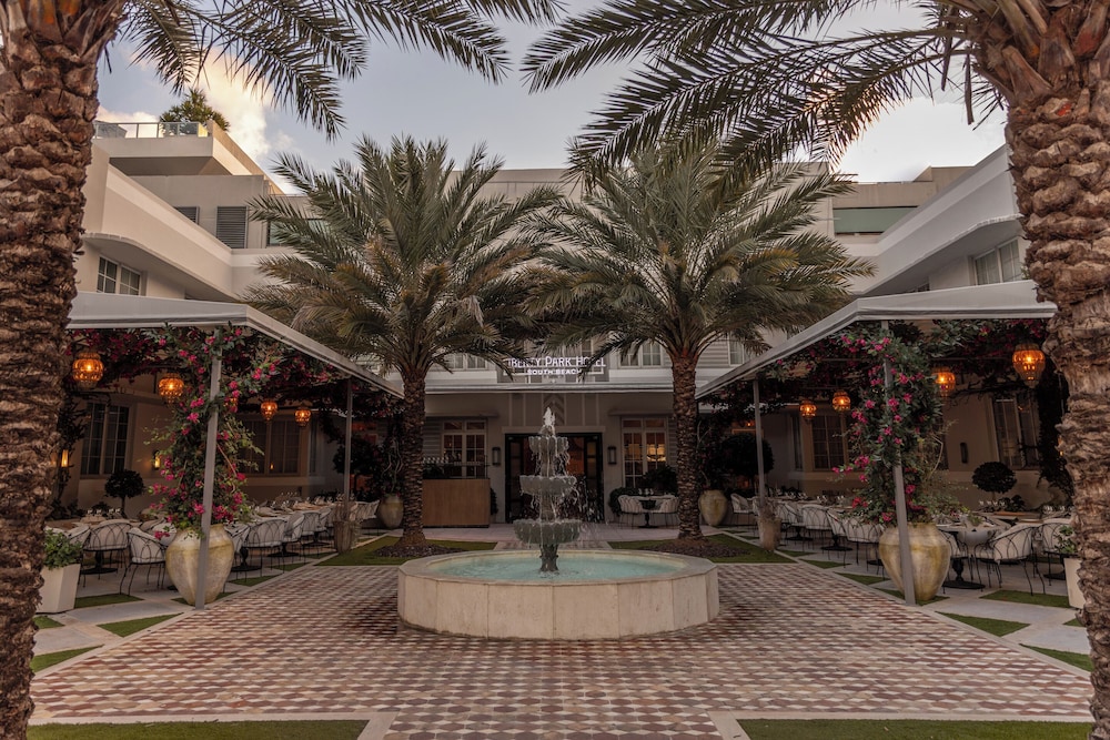 Liberty Park Hotel South Beach 69/76
