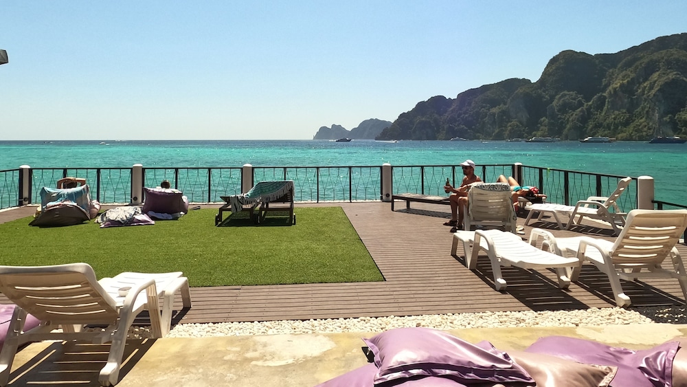 Phi Phi Donchukit Resort 35/40