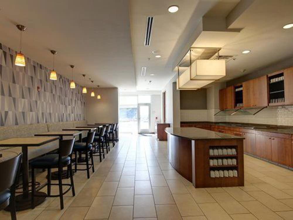 HYATT house Chicago/Naperville/Warrenville 8/69