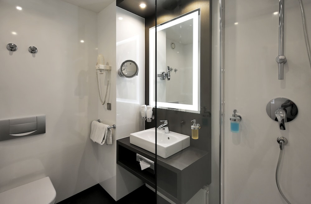 Lindner Hotel Dusseldorf Airport, part of JdV by Hyatt 19/75