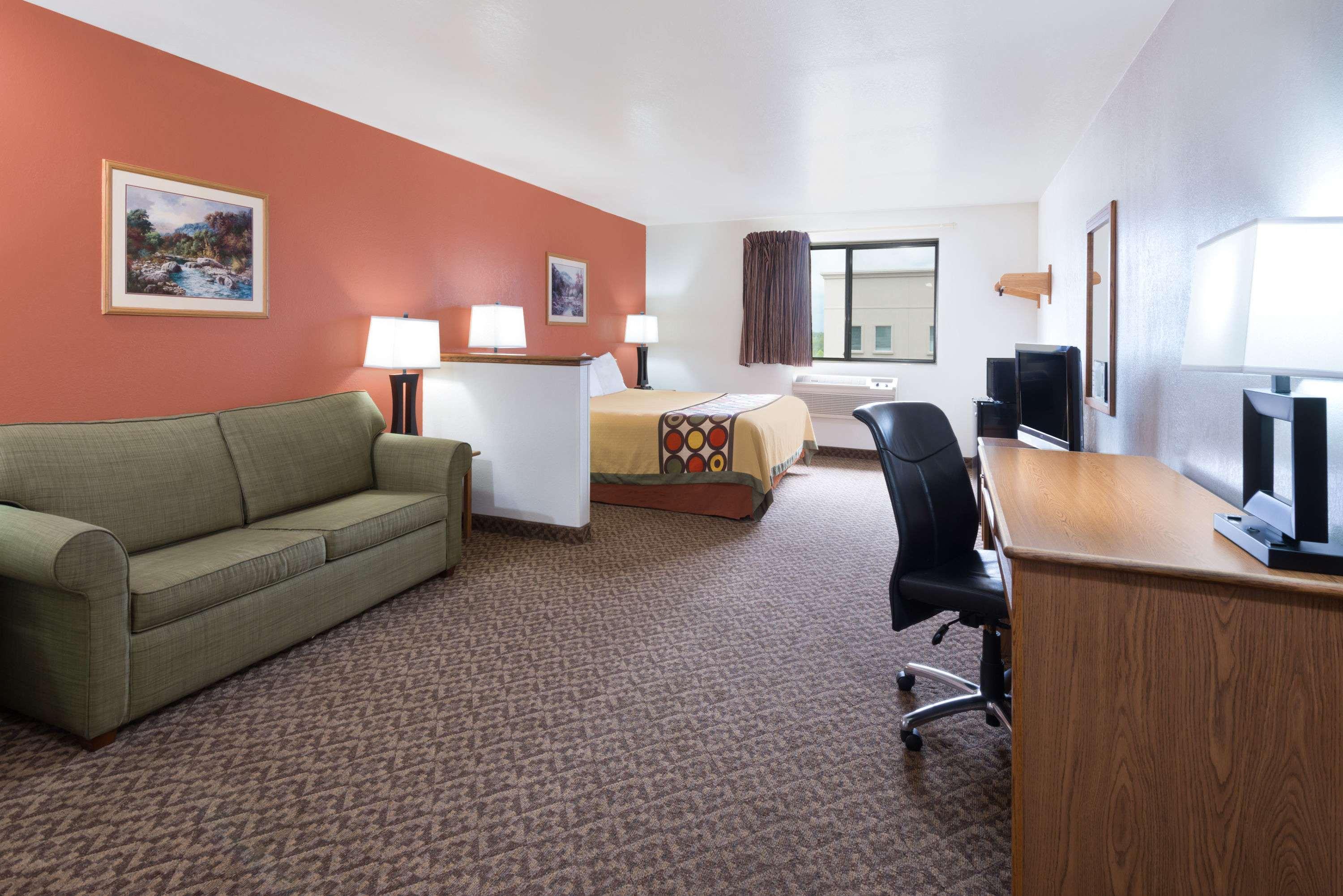 Super 8 By Wyndham Morgantown 10/16