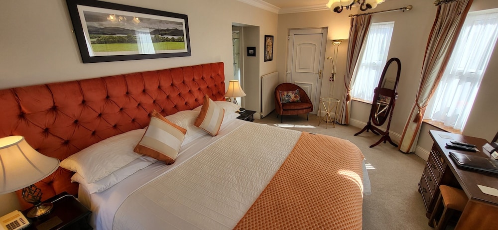 Brook Manor Lodge 7/32