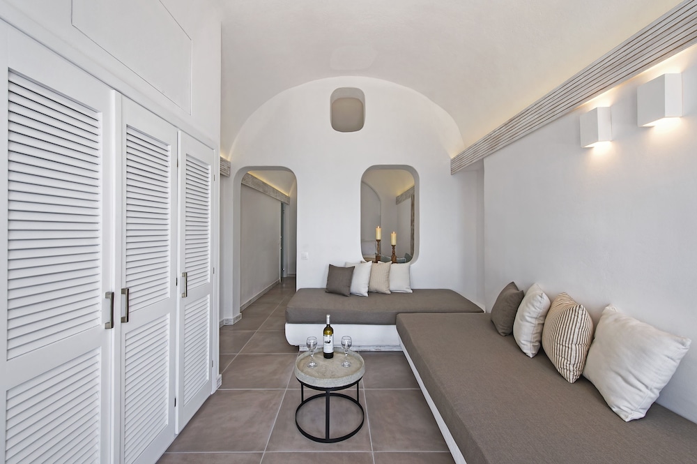 Athina Luxury Suites 52/62
