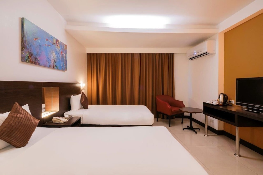 Baron Beach Hotel 27/73
