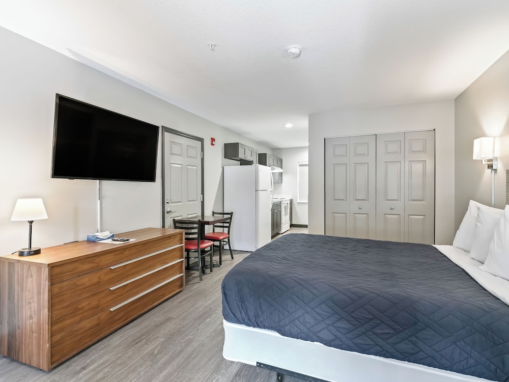 Baymont by Wyndham Ocala Suites 25/60