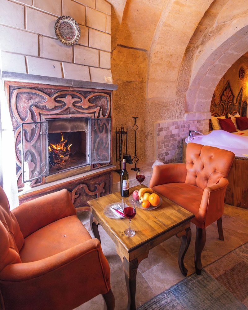 Bayar Cave Suite 42/60