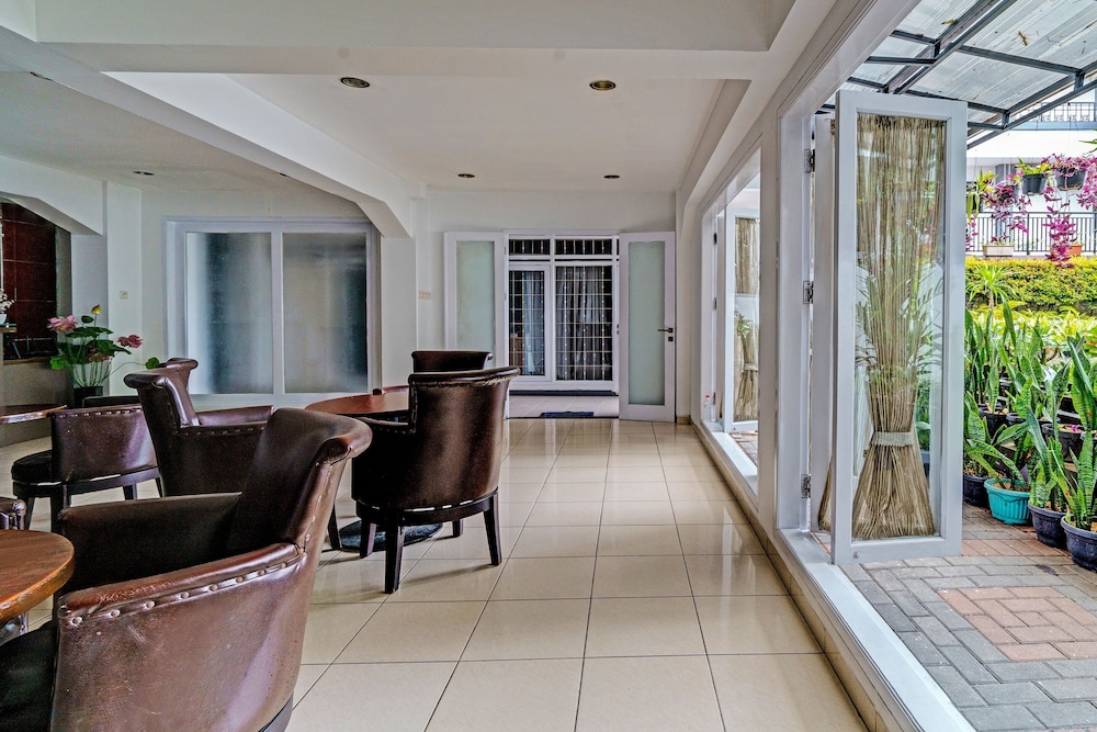 Super OYO Collection O 92277 Setra Priangan Guest House 27/39