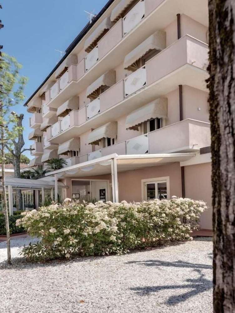 Hotel Azzurra 4/50