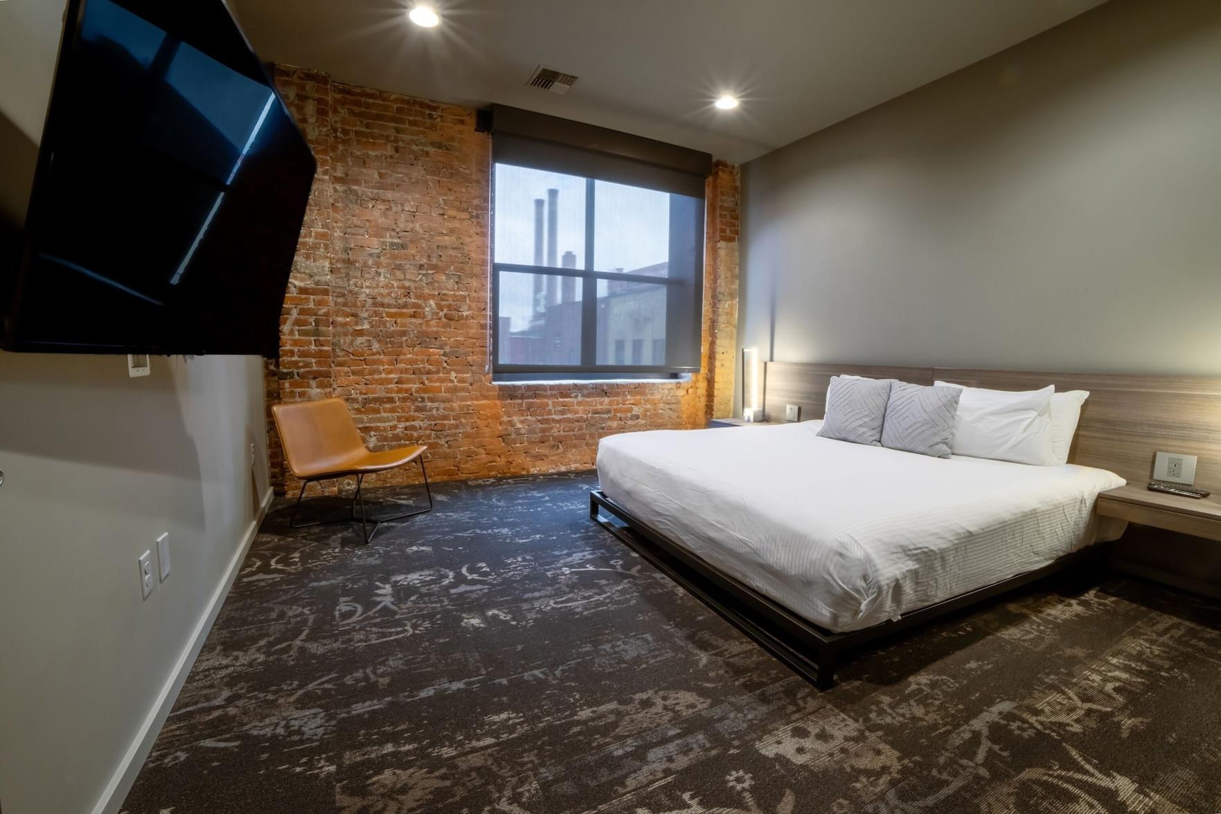 Montvale, Deluxe, Suite