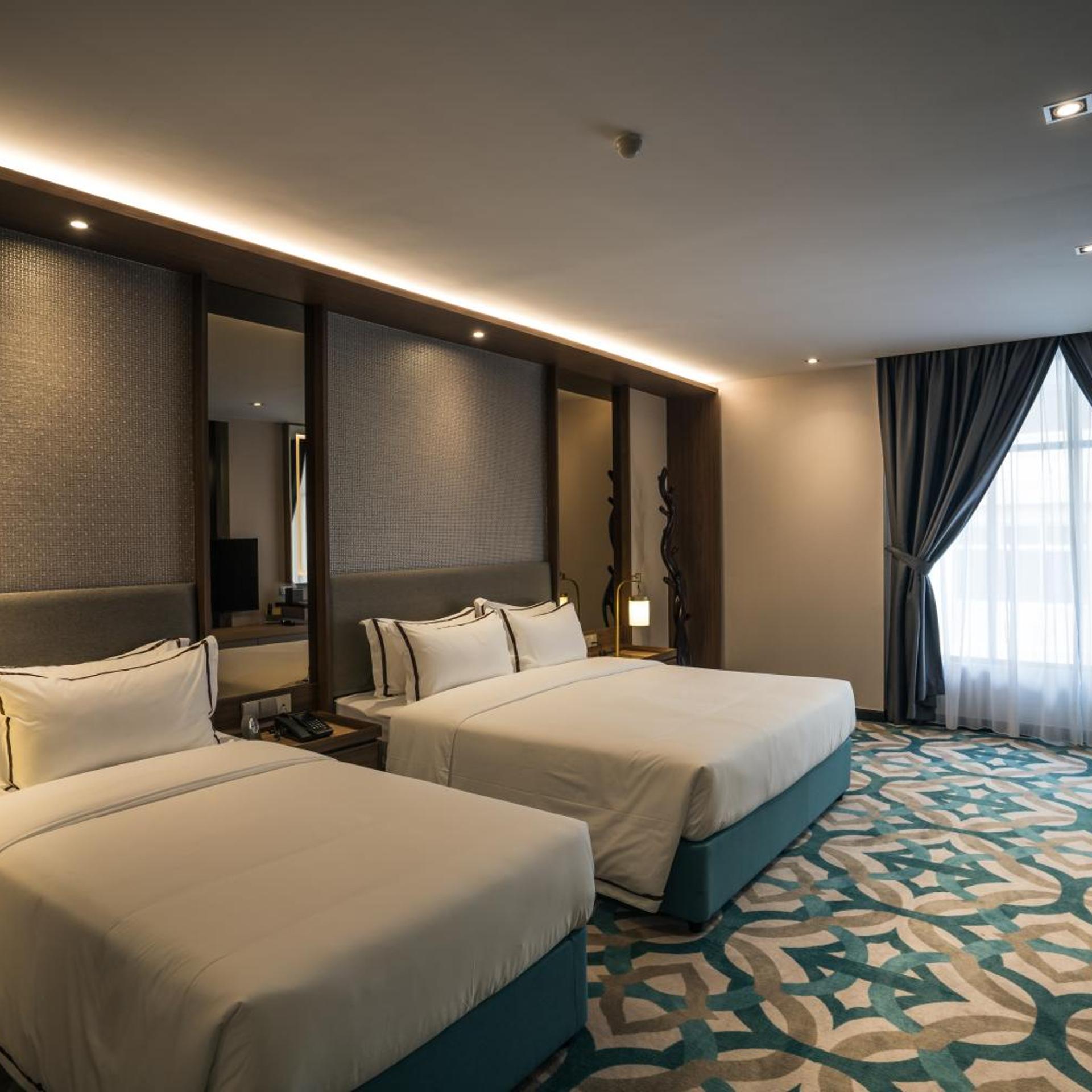 CHRISTEE SUITES 9/37