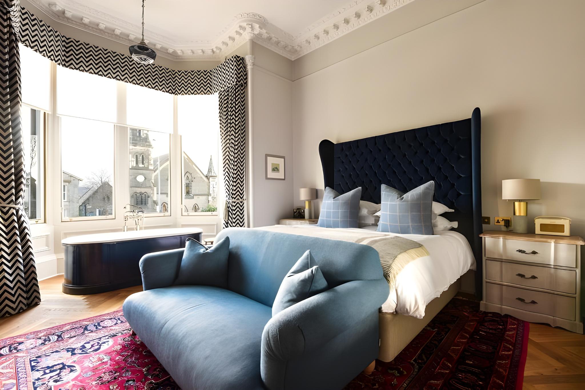 ROSEATE, JUNIOR SUITE