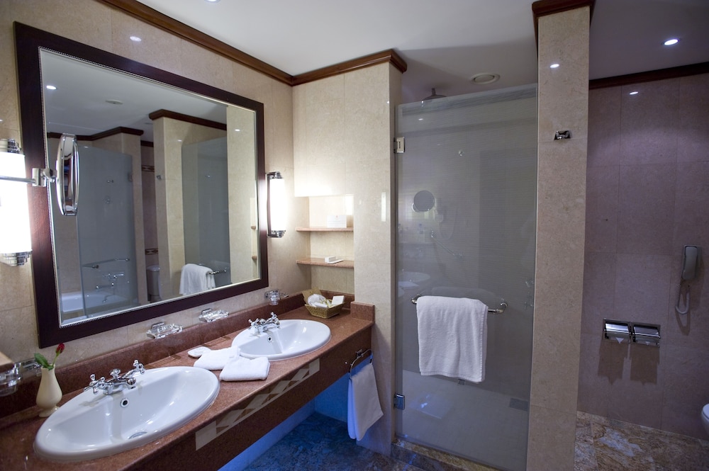 Kigali Serena 59/60