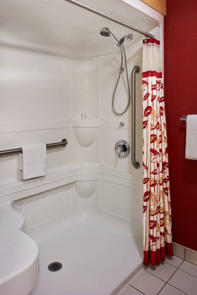 Courtyard By Marriott Niagara Falls 12/39