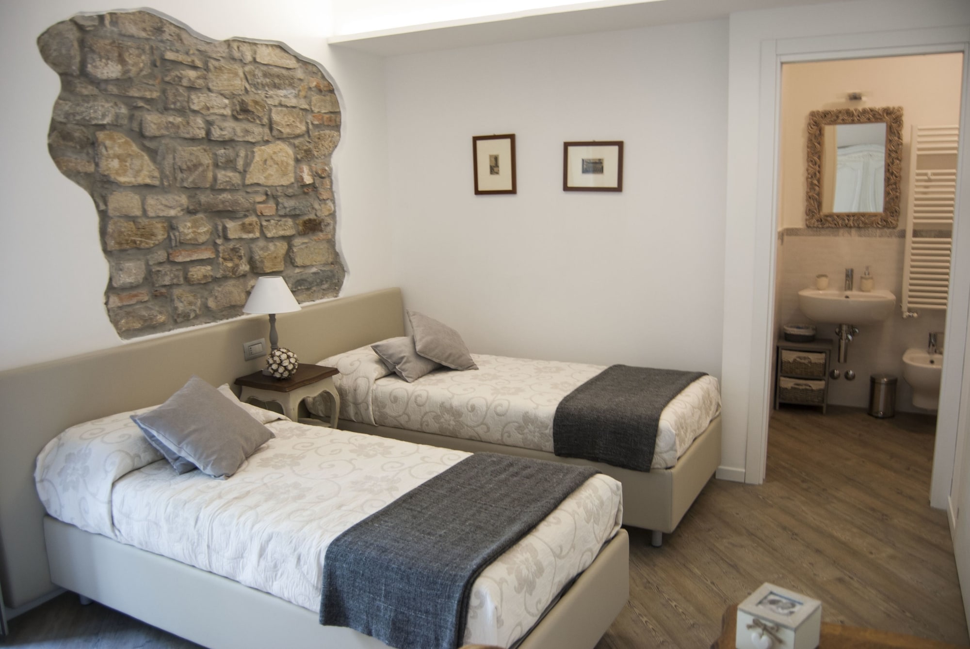ROOM, DOUBLE OR TWIN BED, PRIVATE BATHROOM