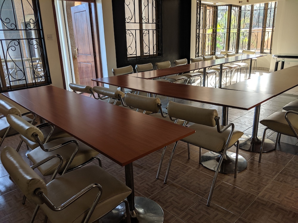 Prestige Hotel Suites 40/50