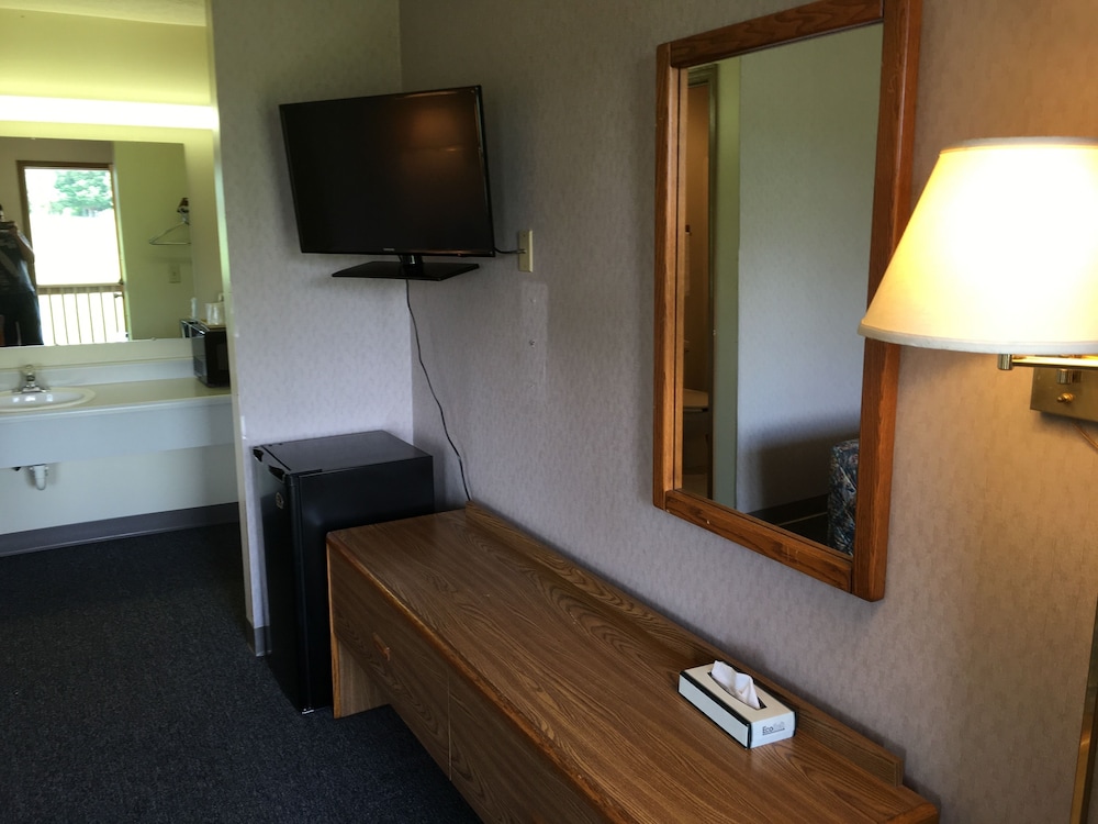 Salt Creek Inn 12/36