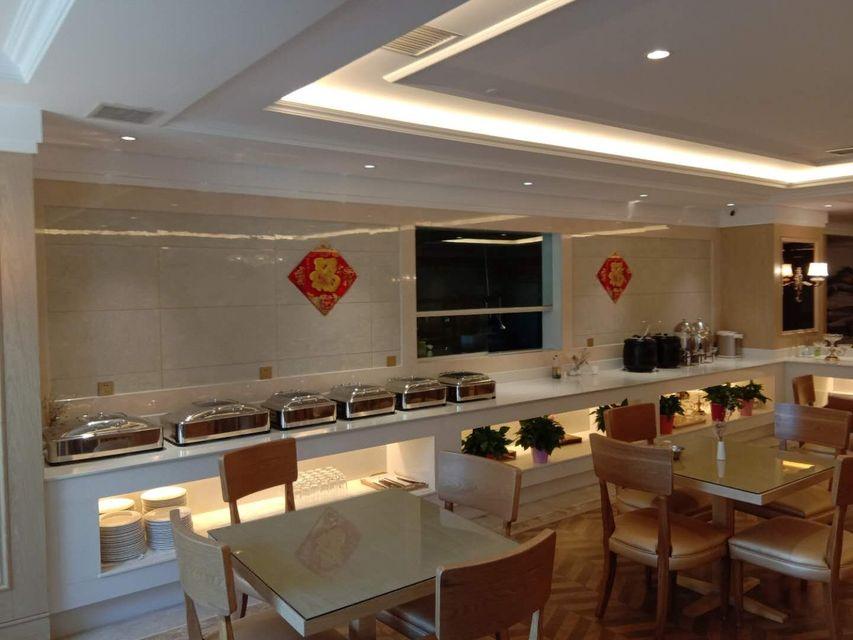 Vienna International Hotel (Urumqi International Airport) 20/27