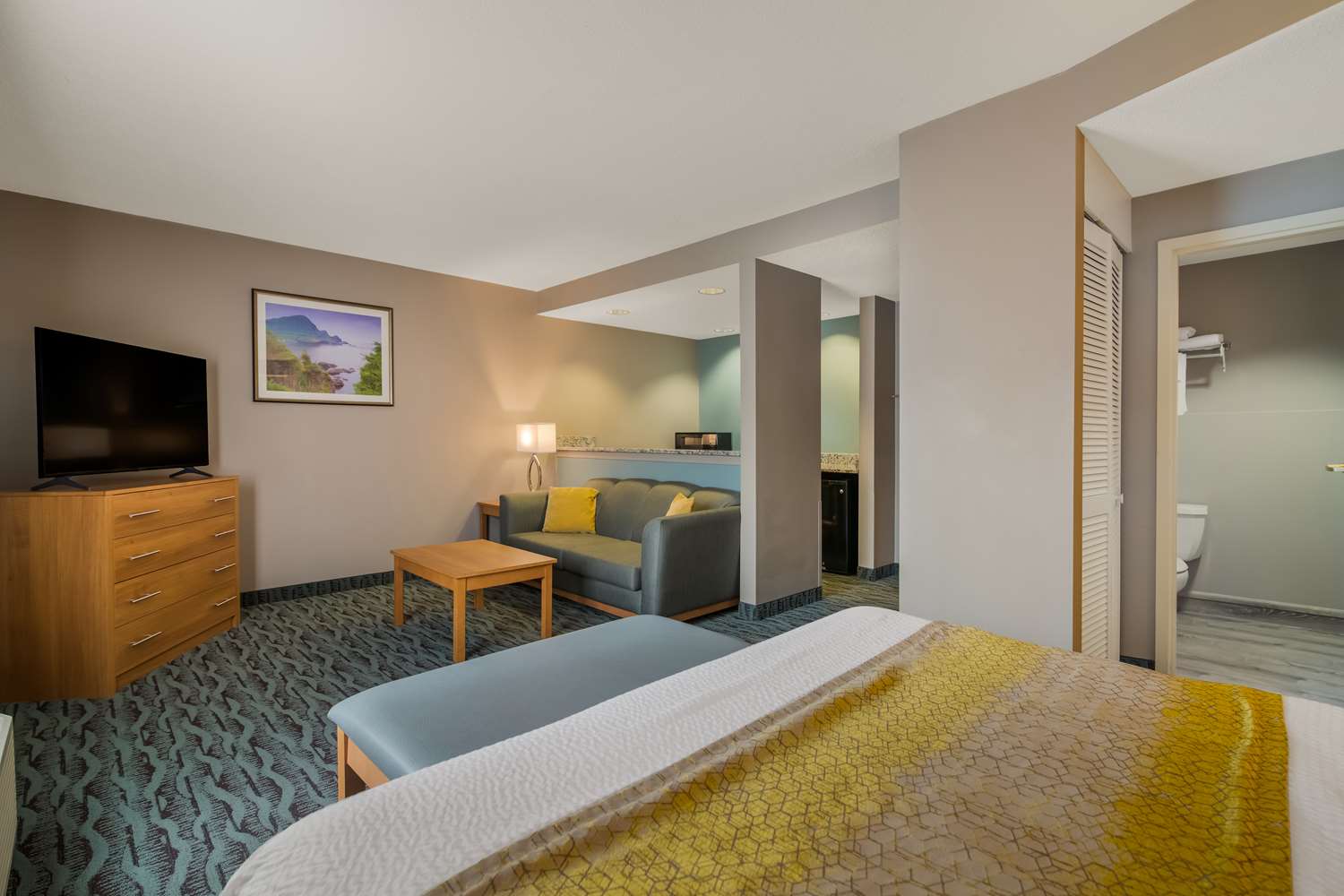 Mini, Suite, King Bed, Sofa