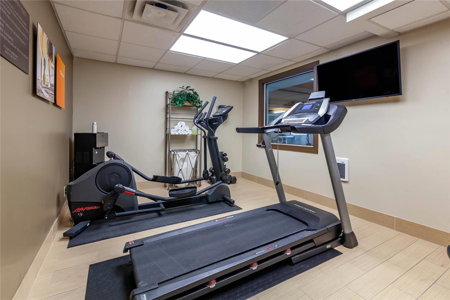 Comfort Inn & Suites Geneva - West Chicago 22/32
