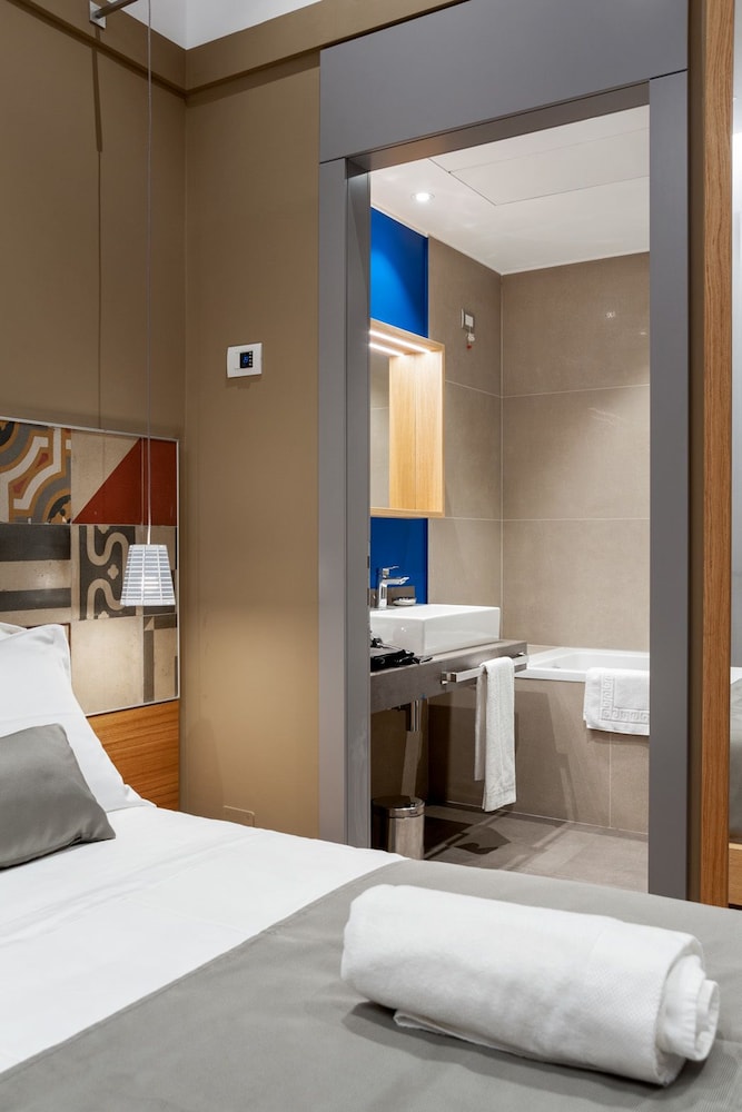 غرفة كلاسيكية بسرير كوين، Hotel Medinblu 5/6