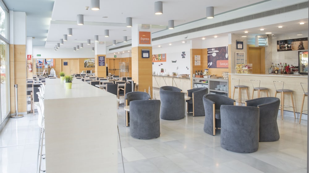 Holiday Inn Express Valencia Bonaire 12/50