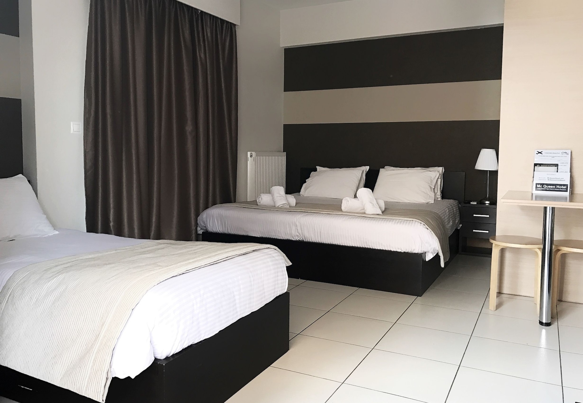 غرفة ديلوكس ثلاثية بسرير كينج وسرير فردي، Mc Queen Hotel 4/5