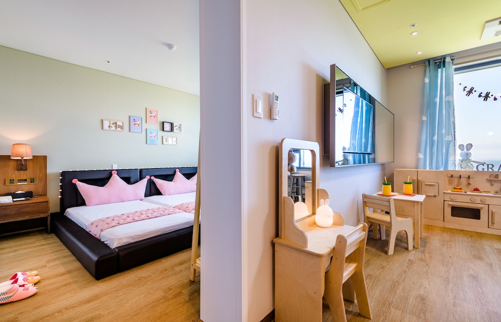 Kids Suite, Ocean, 1 Double and 1 Single Bed