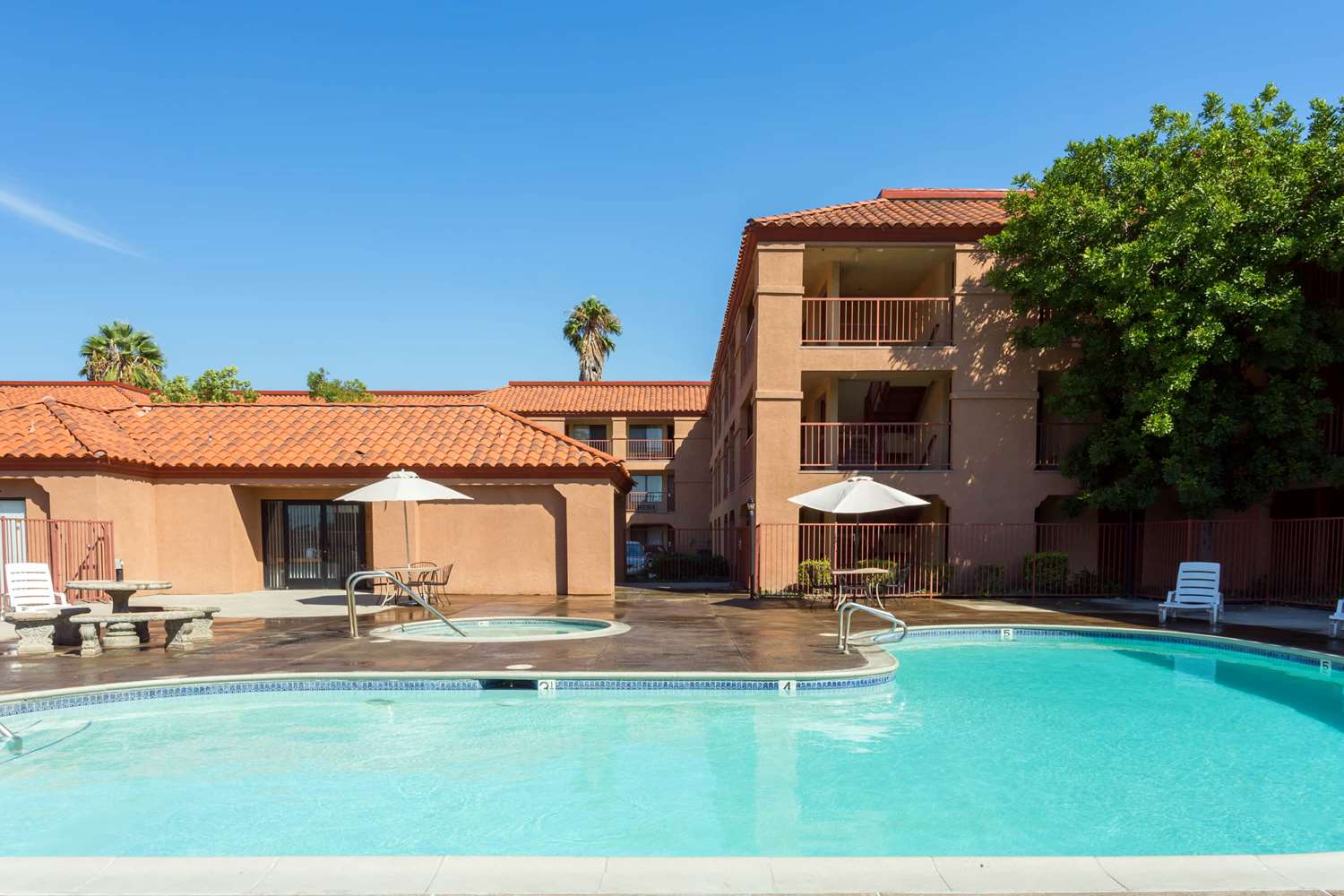 Days Inn by Wyndham Fontana / Rialto 34/34