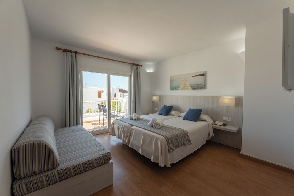 Hotel Club Es Talaial 39/68