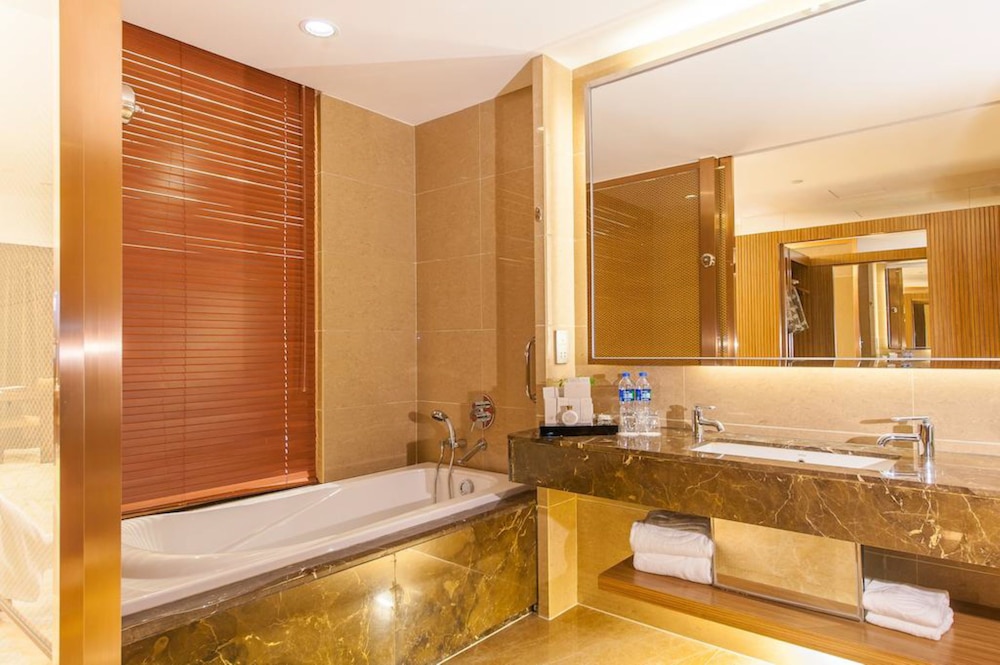 Mission Hills Resort Dongguan 50/50