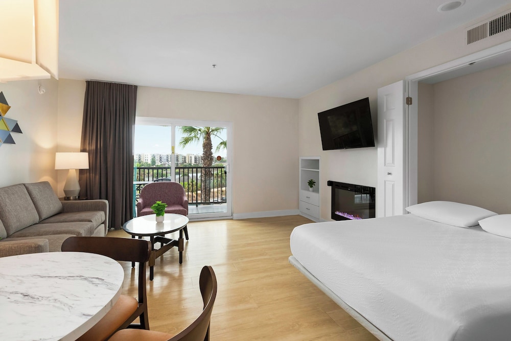 Studio, Queen Murphy Bed, Kitchenette