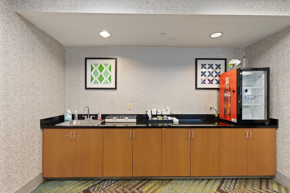 Holiday Inn Express Hotel & Suites Bethlehem 11/72