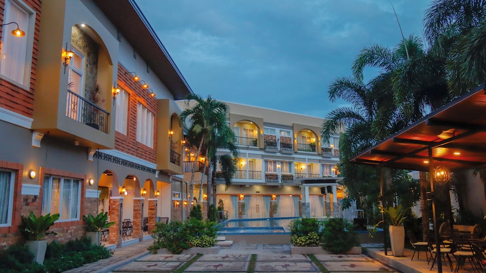 Ragazzi Resort Hotel in NAGA