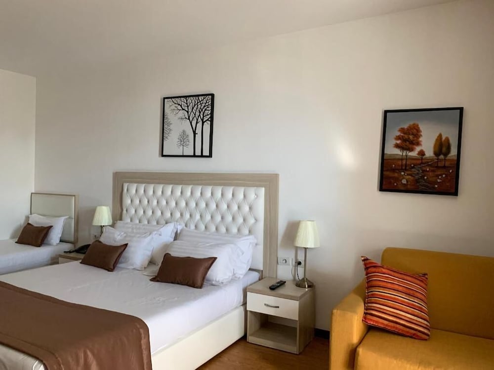 Bleart Hotel 65/92