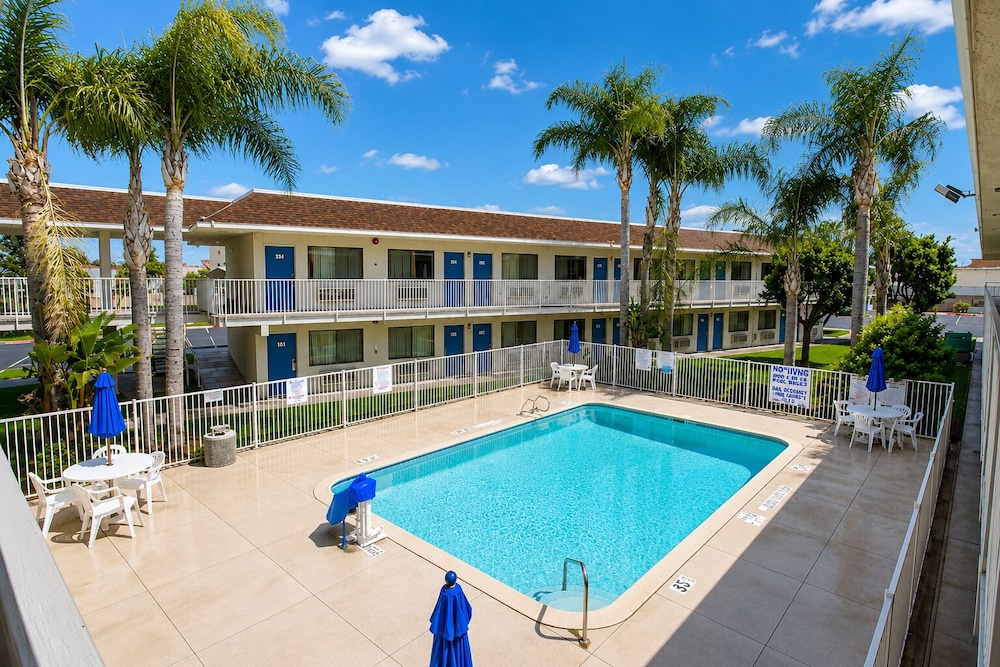 Motel6 Bakersfield, CA - Airport 8/63