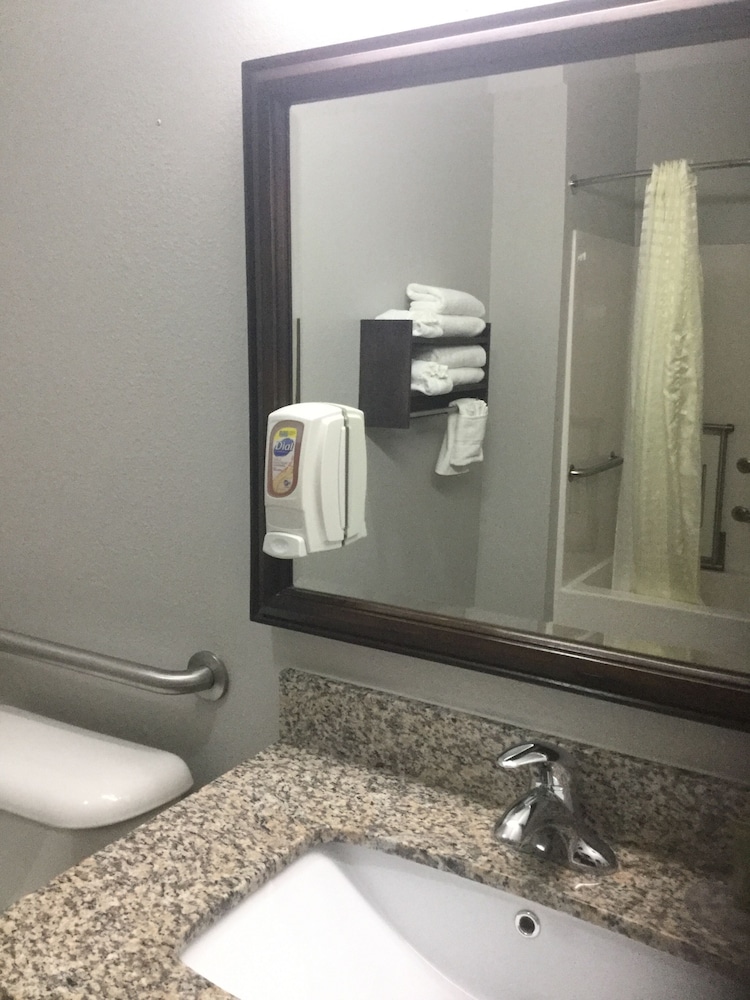 Muskogee Inn And Suites 14/30