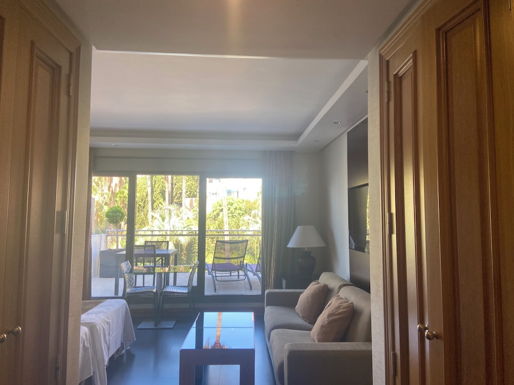 ArtPlatinum Suites and Apartments 9/33