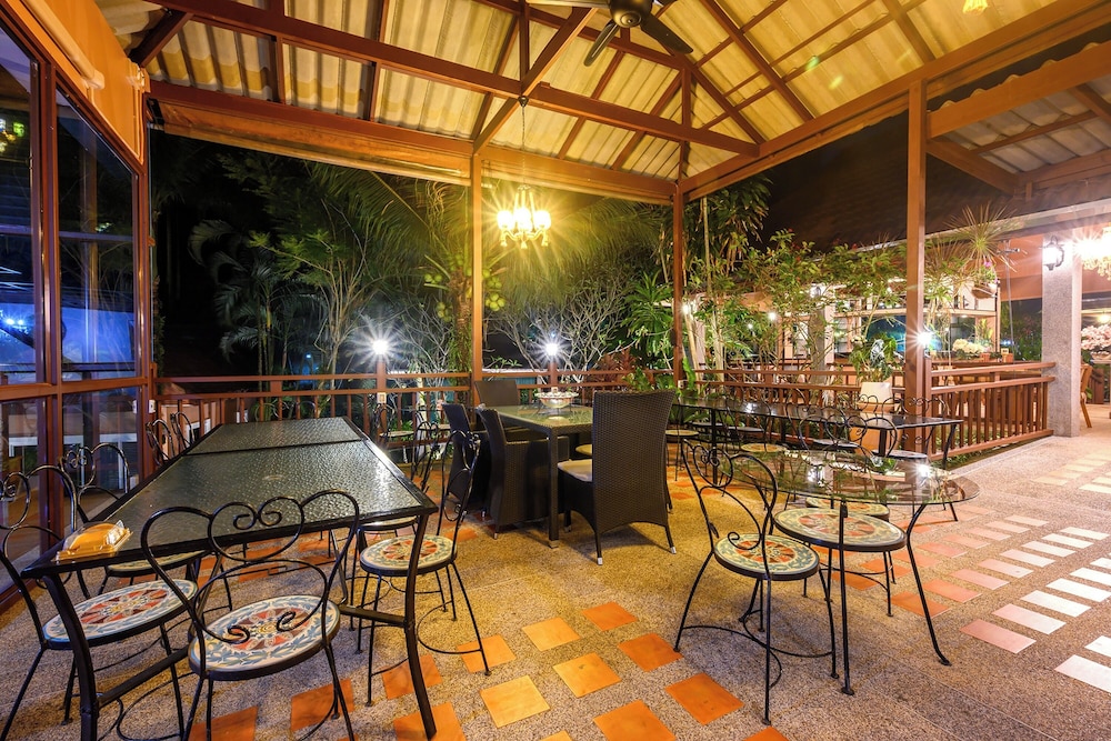 Thai Modern Resort and Spa 70/83