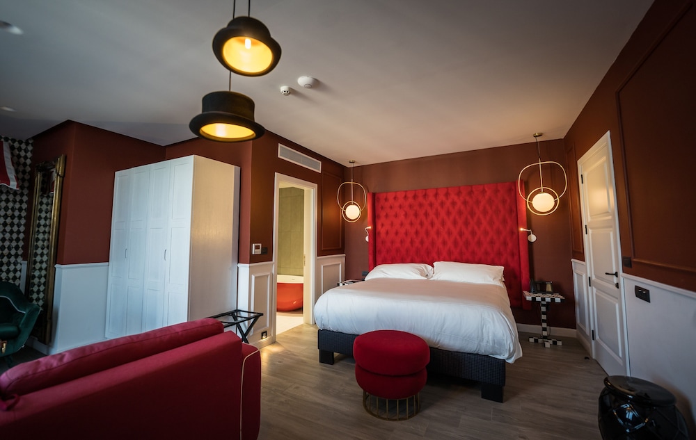 Executive, Penthouse, King Bed, Valley View, Sofa, Hot Tub