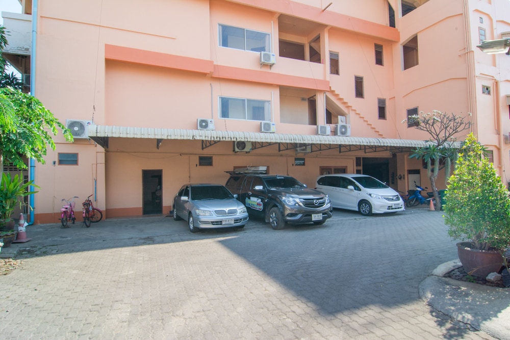 OYO 534 Phasuk Hotel 55/64